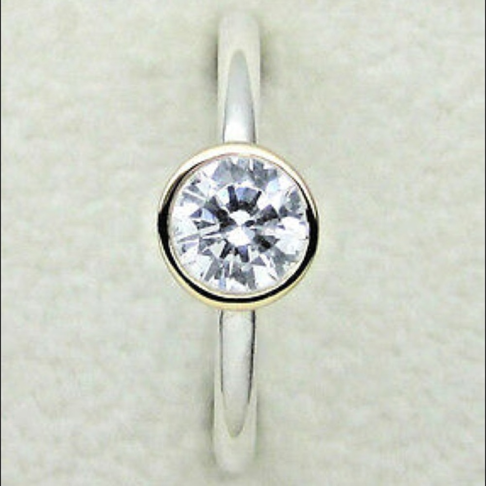 Pandora petite circle ring size 56 (((➖pretty➖)))